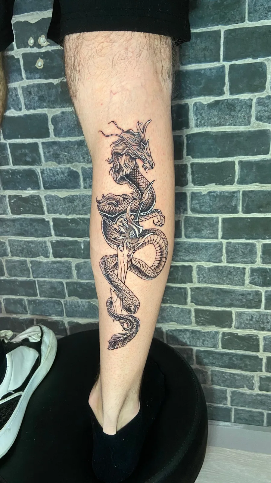 Black & Grey - Dragão na perna