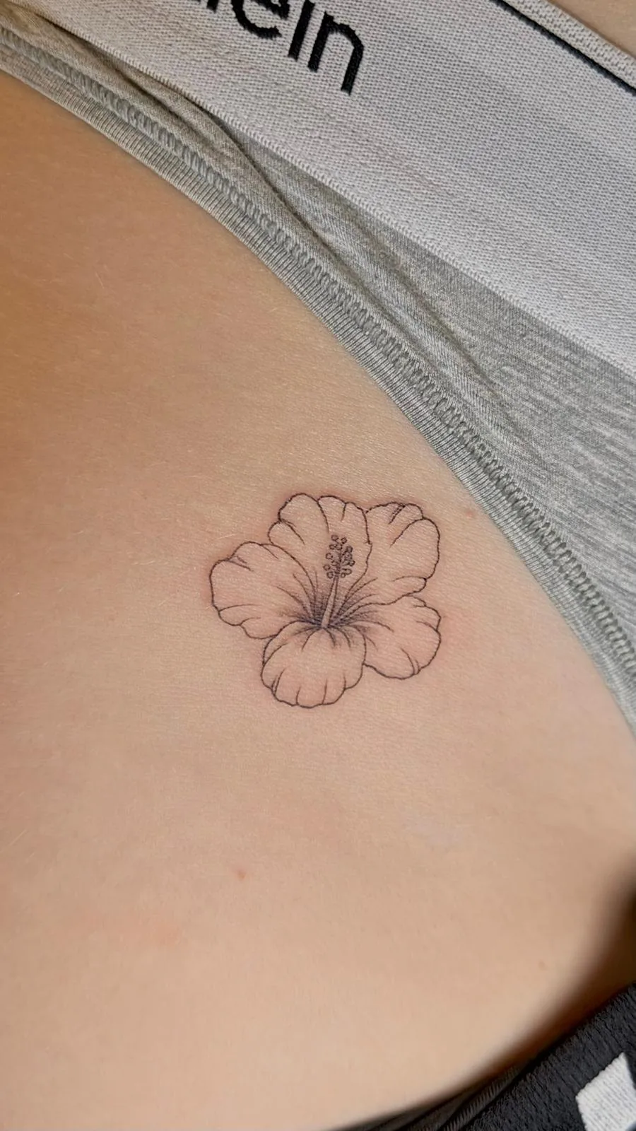 Fine Line - Flor minimalista